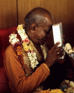 1972 Bhagavad-gita As It Is